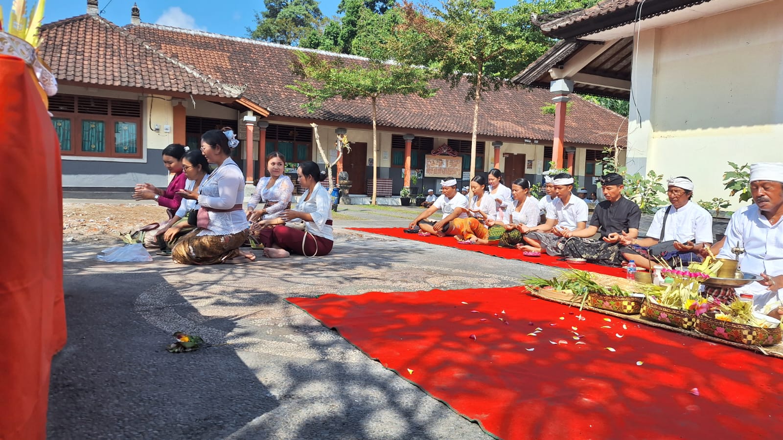 PELAKSANAAN SAPU HAU DAN RSI GANA ALIT DI SD PASCA KEBAKARAN
